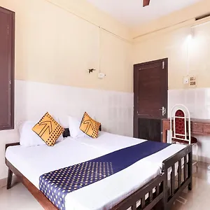 Spot On 60665 Royal Tourist Valancheri